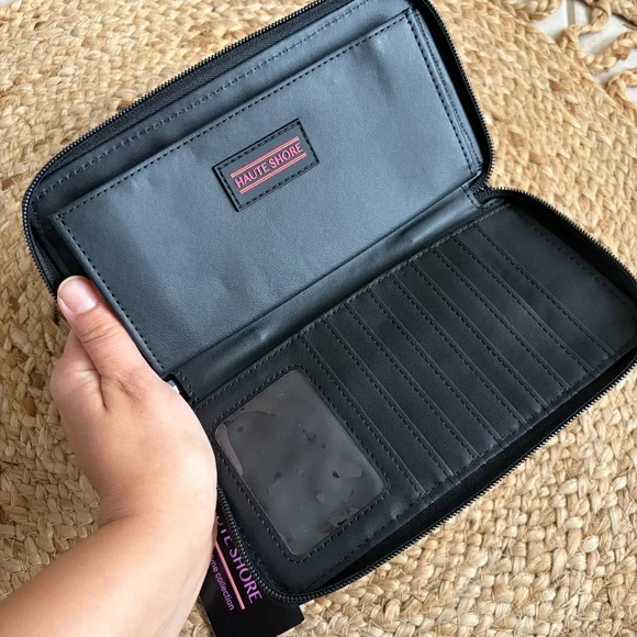 Haute Shore Noir Woven Wallet - Picture 4 of 5